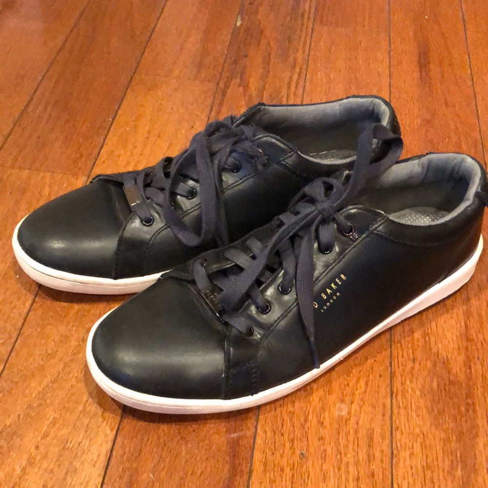 Ted Baker Theeyo Black Leather Sneaker - size 9